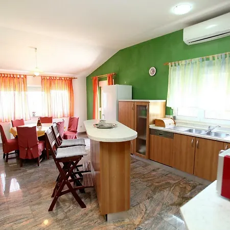 Dinka Apartamento Trogir